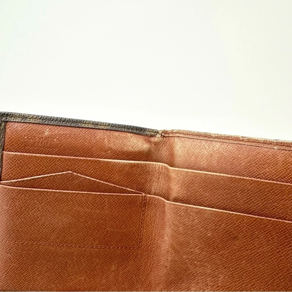 Vintage Authentic Louis Vuitton Monogram Elise Wallet